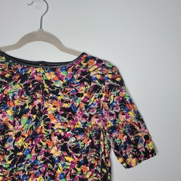 Zara Women Small Short  Hi-Low Sleeve Shirt with Bright Pattern & Button Up Back - Picture 6 of 13